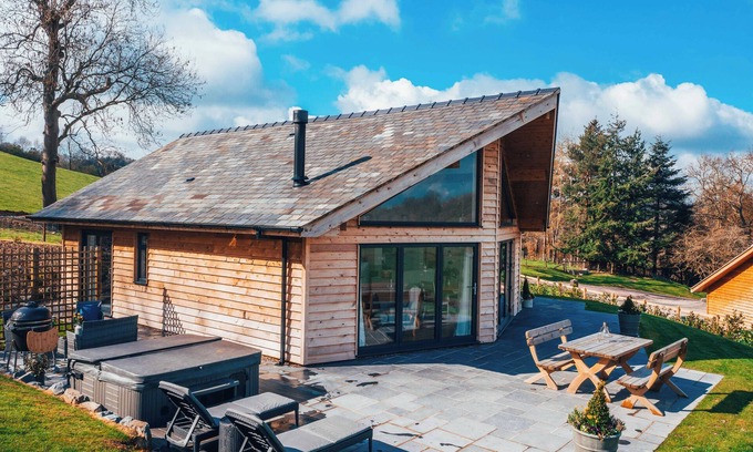 Montgomery Maison | Beautifully crafted countryside home sleeping 4. Pet friendly with a hot tub and BBQ.