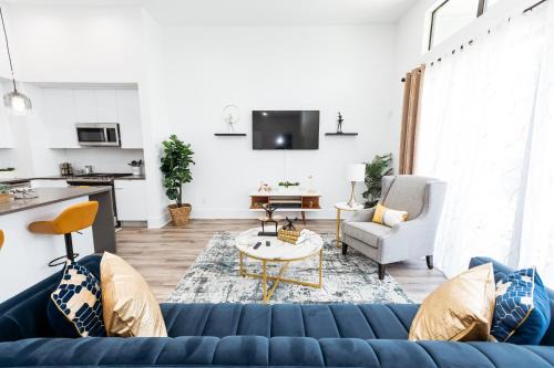 OST - South Union Maison | Beautifully Decorated, Modern Downtown Houston Home