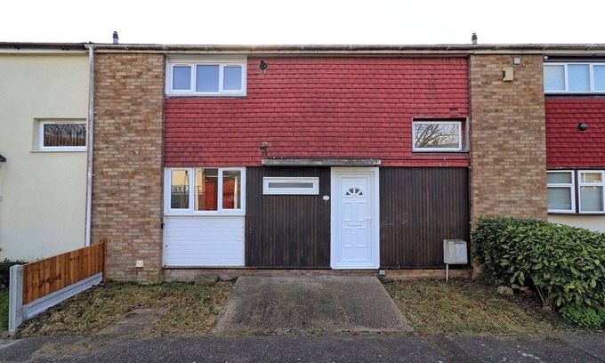 Crays Hill Maison | Newly Refurbished 3BR House Basildon With Garden - Trisport Table & Netflix