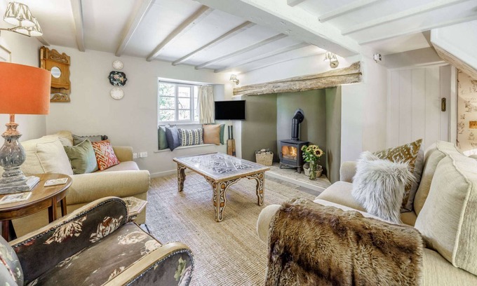 Ebrington Cottage | Beautifully presented 17th century holiday cottage in the Cotswolds - Cricket Cottage