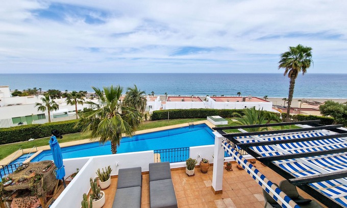 La Parata Appartement | Magnifique appartement rénové avec de superbes vues sur la mer