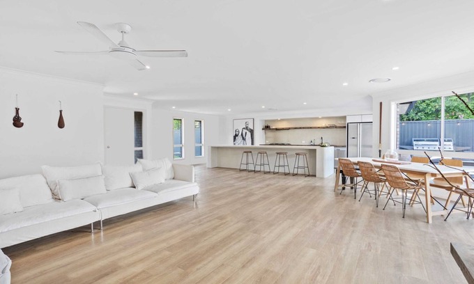 Burleigh Waters Appartement | Beautifully renovated four-bedroom, two-bathroom home in Burleigh Heads!