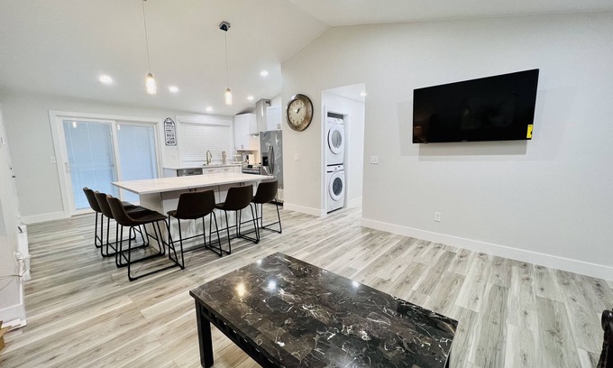 Heather Gardens Maison | Beautifully Renovated 5-Bedroom Ranch Home in Prime Aurora Neighborhood