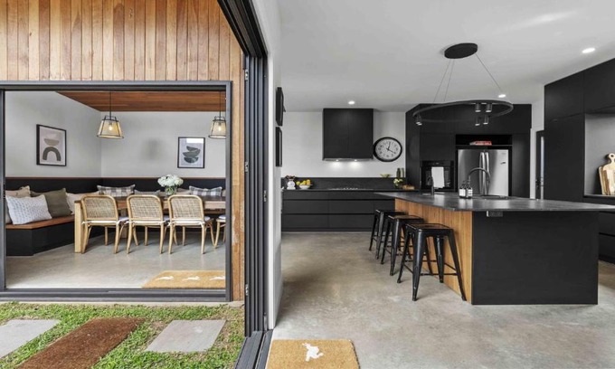 Carrington Maison | Beautifully Renovated Period Property Walking Distance To Cbd