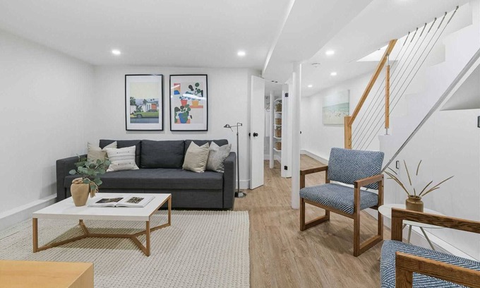 Little Italy Appartement | Beautifully renovated one-bedroom in Queen West!
