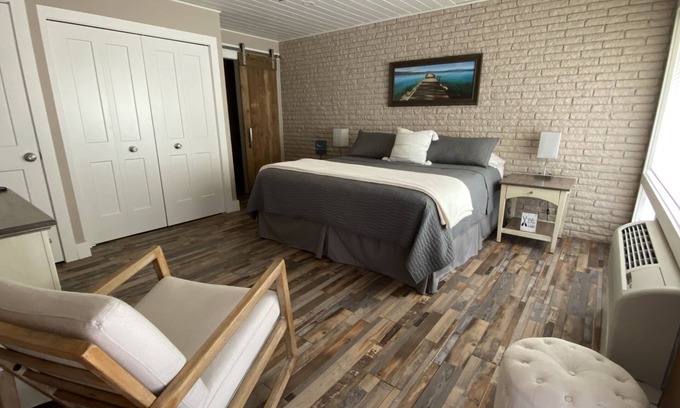 Conway Copropriété | Beautifully renovated Crooked Lakefront Condo 1 Bed & 1.5 Baths-Legacy Up North