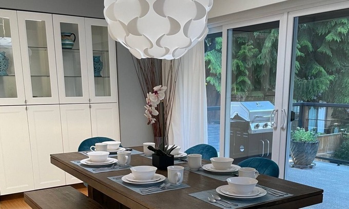Delta Maison | Beautifully renovated upper level home.