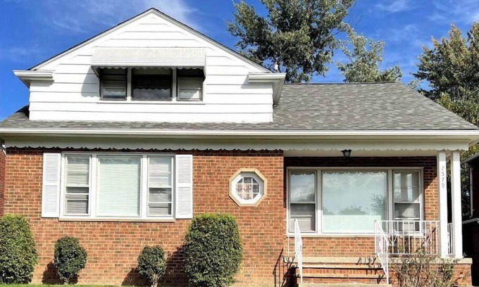 Beachwood Maison | Beautifully Renovated, Luxury Home in Beachwood OH