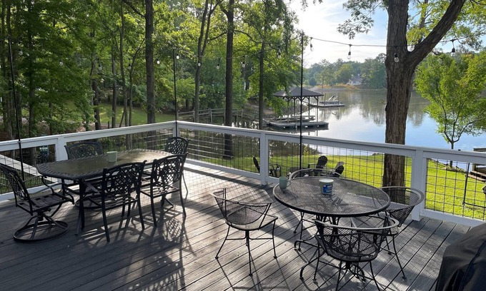 Ridgeway Maison | Beautifully renovated lakefront home on Lake Wateree. 3BR/3BA. Pet-Friendly!