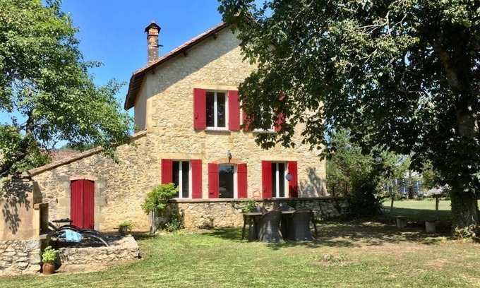 Puyguilhem Maison | Magnifiquement restaurée maison de 3 chambres avec piscine privée et barbecue.