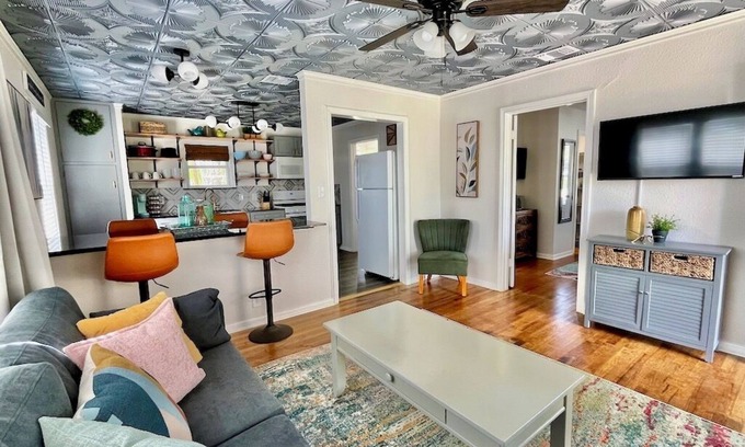 San Antonio Maison | Beautifully Styled Home with Garage-Perfect Short or Long Stay!