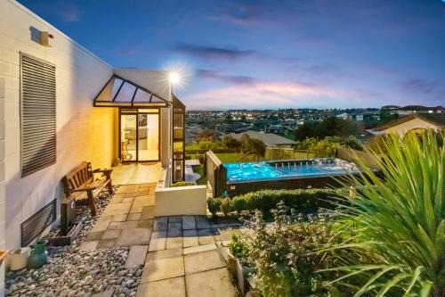 Te Awamutu Maison | Beauty with Panoramic Views of Mount Pirongia