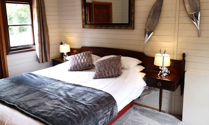 Warminster Chalet De Ski | Beaver 1 HuntersMoon-warminster-Wiltshire