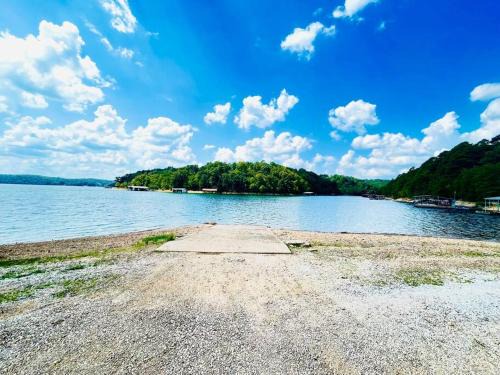 Beaver Shores Maison | Beaver Lake Getaway