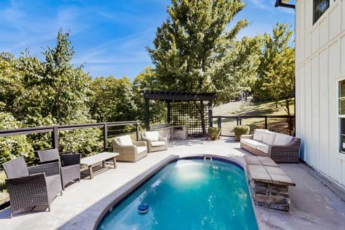 Rogers Maison | Beaver Lake Pool House