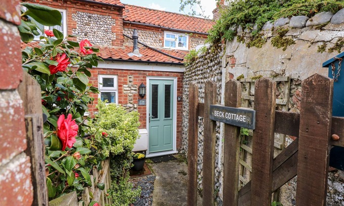 Sheringham Cottage | BECK COTTAGE, romantic, character holiday cottage in Sheringham