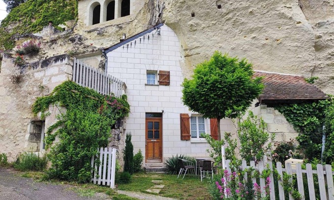 Bourre Appartement | Devenez de vrais troglodytes le temps d'un séjour