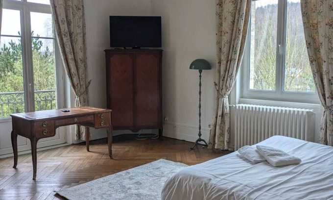 Saint-Aubin-Epinay Lit Et Petit-Déjeuner | Chambre d'hôtes - petit château à la campagne
