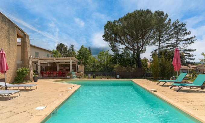 Vinon-sur-Verdon Appartement | Chambre d'hôtes 'Suite Parentale' avec piscine privée, terrasse privée et Wi-Fi