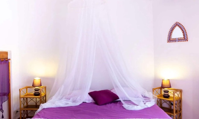 L'Epine Lit Et Petit-Déjeuner | Bed and Breakfast 'Ancolie' with Private Terrace, Shared Garden and Wi-Fi