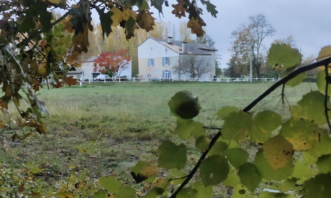Mazeres Lit Et Petit-Déjeuner | Chambre d'hôtes 'Chambre D'hôtes De La Hulotte' avec piscine partagée, Wi-Fi et climatisation