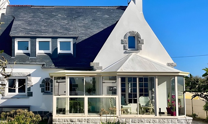 Plogoff Lit Et Petit-Déjeuner | Bed and Breakfast 'Chambre Les Hortensias' with Sea View, Private Terrace and Wi-Fi