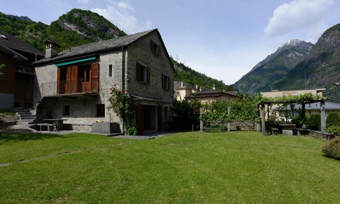 Grono Lit Et Petit-Déjeuner | Bed and Breakfast da Käthy Agriturismo