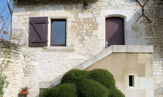 Tavant Lit Et Petit-Déjeuner | Bed and Breakfast 'Destination Paisibleue' with Shared Terrace, Shared Garden and Wi-Fi