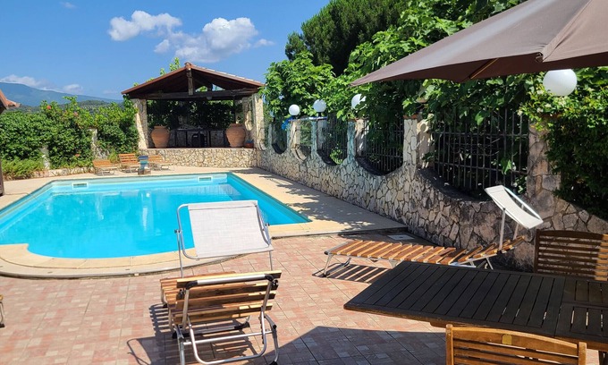 Arcavacata Lit Et Petit-Déjeuner | Chambre d'hôtes "Gallo - La Cantina Del Contadino" avec piscine partagée, terrasse partagée et Wi-Fi
