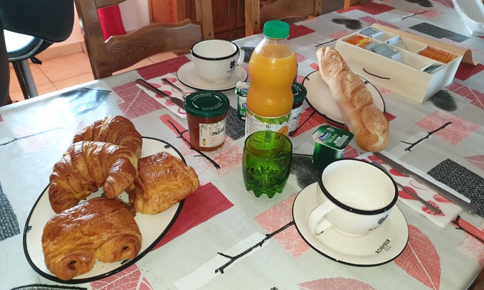 Versaugues Lit Et Petit-Déjeuner | Chambre d hote dans maison de campagne