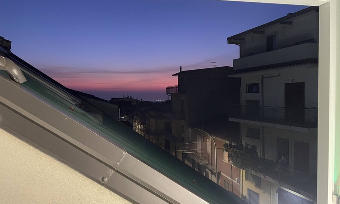Cittanova Lit Et Petit-Déjeuner | Bed and Breakfast 'La Suite In Villa' with Sea View, Wi-Fi and Air Conditioning