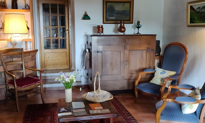 Queige Lit Et Petit-Déjeuner | Bed and Breakfast 'Les Glairots - Africaine' with Mountain View, Shared Terrace and Wi-Fi