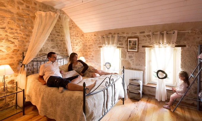 Naillat Maison | Suite familiale 8 couchages 3 chambres D'hôtes 6 adul. 2 ados voir les détails