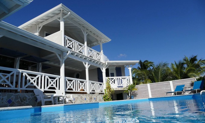 Case-Pilote Maison | Chambre d hôtes avec une vue panoramique sur la mer des Caraïbes