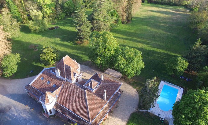 Uzeste Maison | Chambres d'hôtes avec piscine au cœur d'un parc arboré