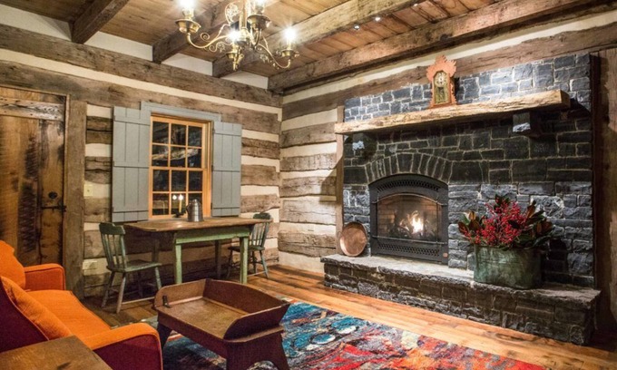 Staunton Lit Et Petit-Déjeuner | Bed&Breakfast in a 1795 Log Cabin on working farm, Honorable Jacob Swoope Suite