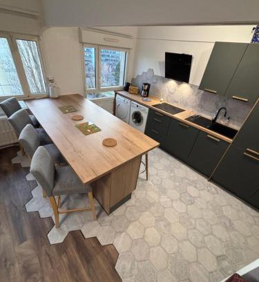 Saint-Remi Appartement | BedinReims "blue bottle"quiet and close to center free parking and wifi free ideal 5 à 9 Adultes