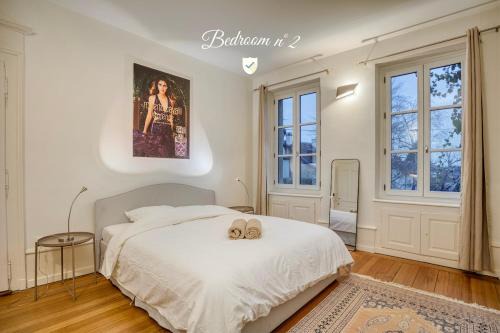 Ferney-Voltaire Maison | Bedroom 2 - Authentic charm - COLIVING Historic House
