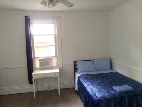 Marshall-Shadeland Maison | Bedroom close to stadiums and downtown