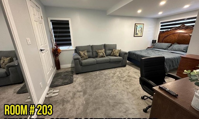 Rockwood Maison | Bedroom for couple with free parking