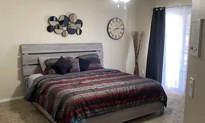 Las Vegas Maison | Bedroom with balcony