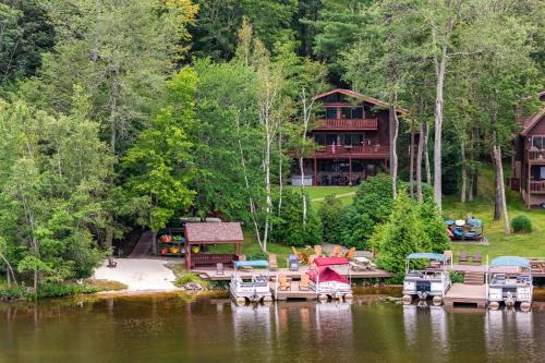 Drums Maison | Beech Mt Lakefront Gem! Hot Tub, Kayaks, Billiards