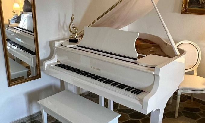 Heiligengrabe Appartement | Beethoven Apartment - Schloss Grabow, Resting Place & a Luxury Piano Collection Re