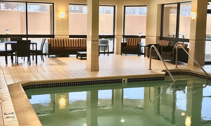 West Dundee Maison | Beith House Museum Tour! 2 Comfortable Units, Pets Allowed, FREE Parking!