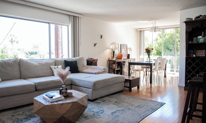 Westwood Appartement | Bel Air & Beverly Hills - Charming & Bright/Top Floor Apartment: 2 Bed & 2 Bath
