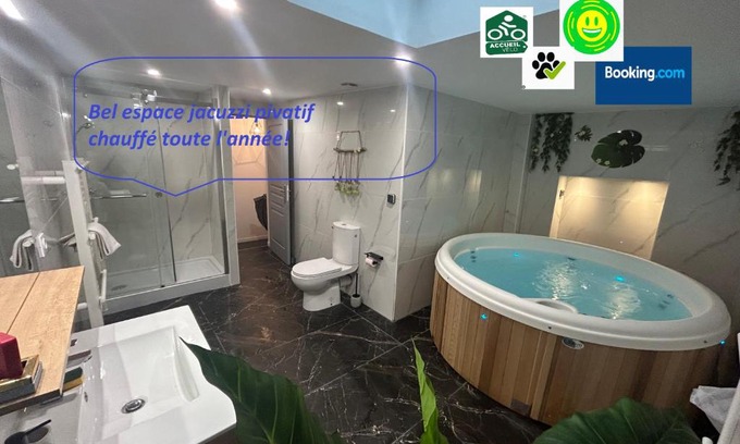 Sedan Appartement | Bel appart stylé avec jacuzzi