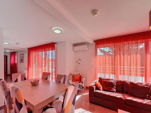 Lamalou-les-Bains Appartement | Bel F3 climatisé avec parkings, terrasse et vue sur montagnes à 50m du centre et des thermes - FR-1-451-213