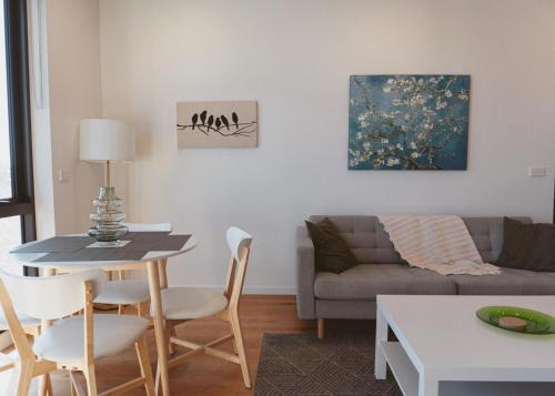 Heidelberg Heights Appartement | Bell St Retreat - 2BR 2Bath Stay