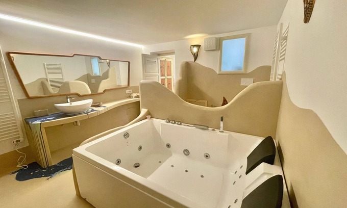 Corso dei Mille - Sant'Erasmo Maison | Bella Kalsa - Alcove in SPA and Art Room