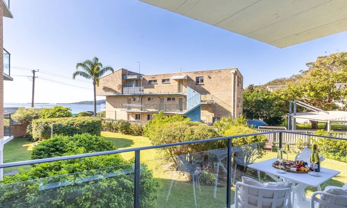 Shoal Bay Appartement | Bella Vista, 8-19 Shoal Bay Rd - views, air con and Wi-Fi
